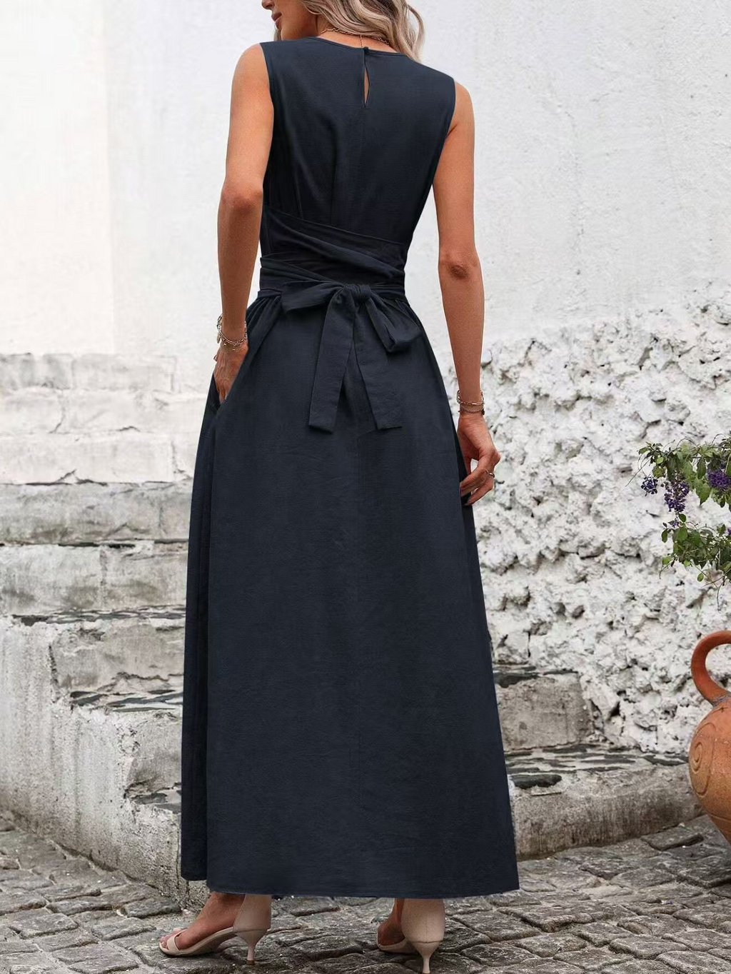 Elegant Plain Sleeveless Crew Neck Wrinkle Maxi Dress